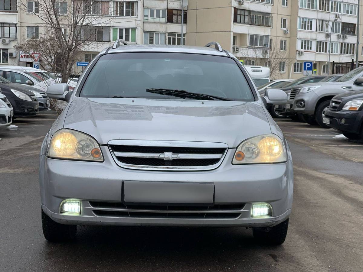 Купить Chevrolet Lacetti 1 поколение универсал 5 дв., 2010 года, цвет:  Серый, за 520000 руб. в Санкт-Петербурге